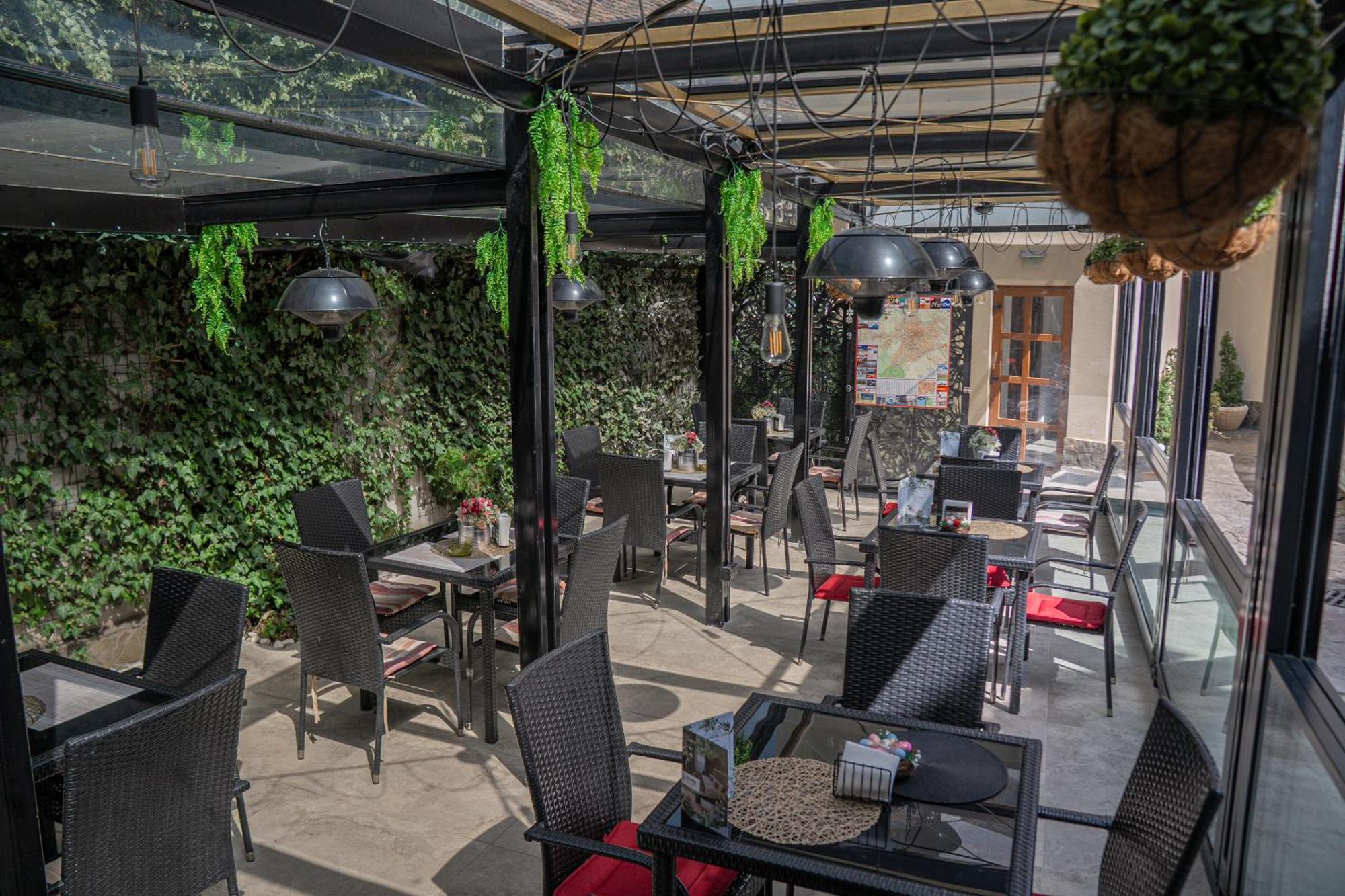 Hotel Marabella Сибиу Экстерьер фото