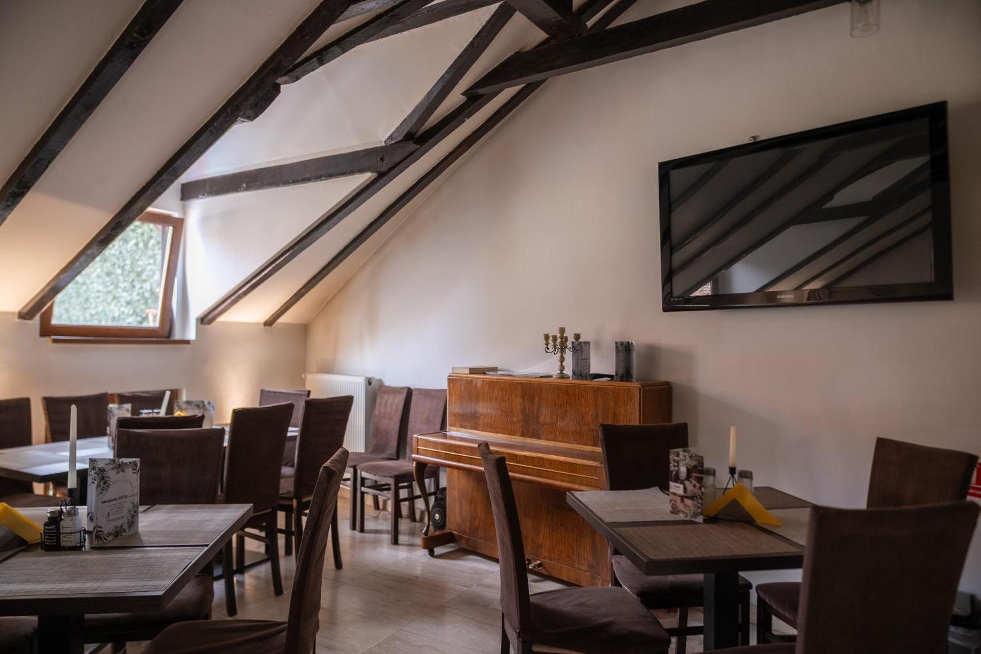Hotel Marabella Сибиу Экстерьер фото